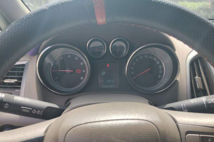 Used Buick GT 2012 GT 1.6L Automatic Fashion Edition Instrument Cluster