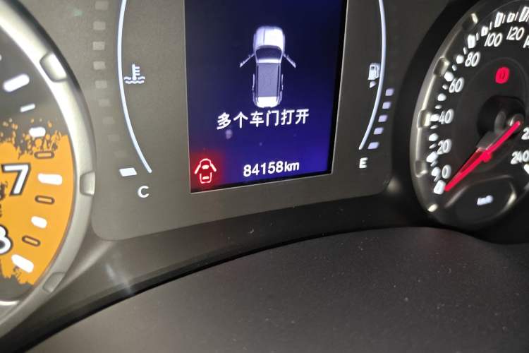 Used Jeep Renegade 2017 180T Automatic Jingneng Edition Odometer Close Up