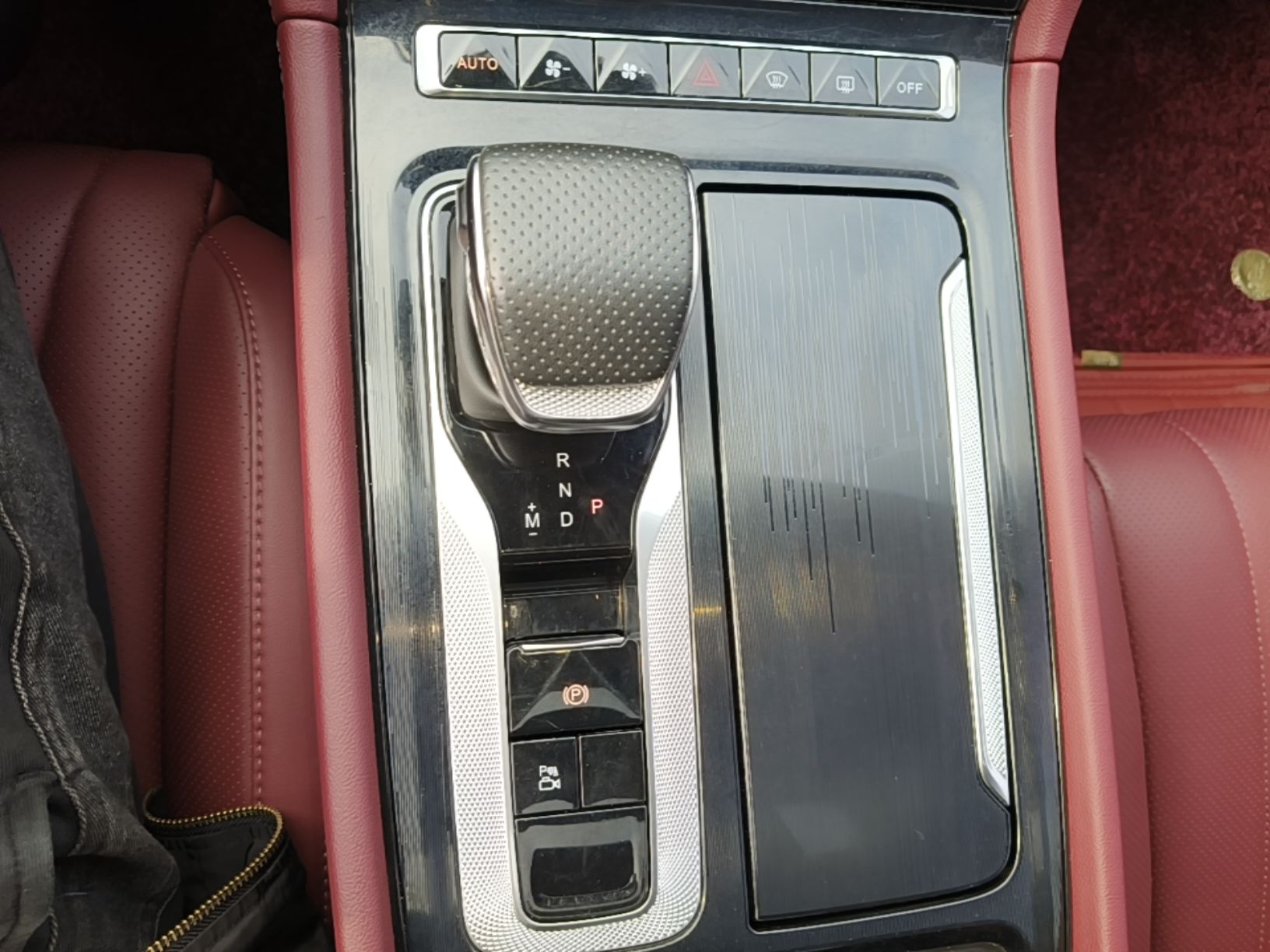 Hongqi H5 2025 1.5T DCT Qiyun 500 000th Unit Commemorative Edition — снимка 16