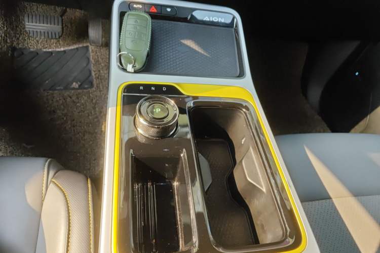 Used AION Y 2022 70 Tech Edition Lithium Iron Phosphate Gear Lever