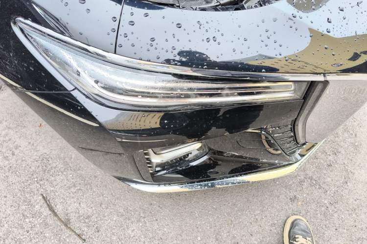 Used Hongqi H5 2025 2.0T Automatic Flag Edition – 500 000 Units Commemorative Version Right Front Headlight