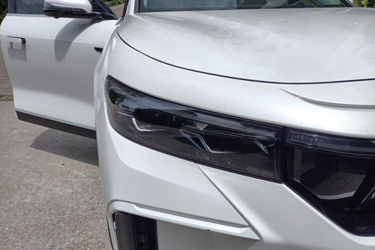 Used VOYAH FREE 2024 Ultra-Long Range Intelligent Driving Version Right Front Headlight