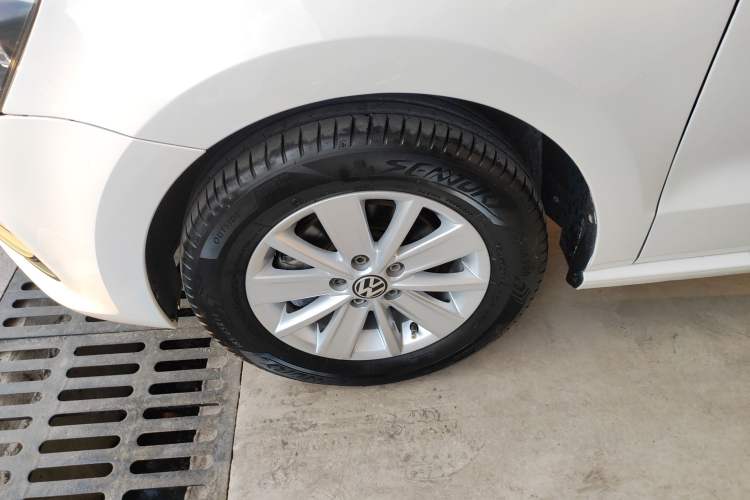 Used Volkswagen Polo 2016 1.4L Automatic Trendy Model Left Front Wheel Hub