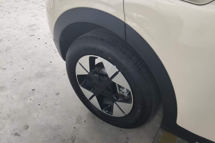 Used Geely Galaxy Geome 2025 UP 410km Exploration+ Edition Exterior 5