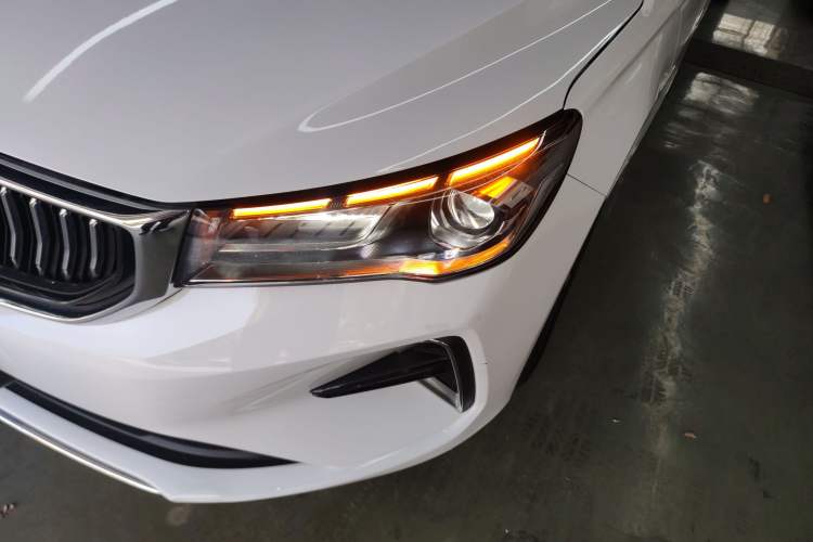 Used Geely Auto Emgrand 2023 4th Generation Champion Edition 1.5L CVT Prestige Model Left Front Headlight