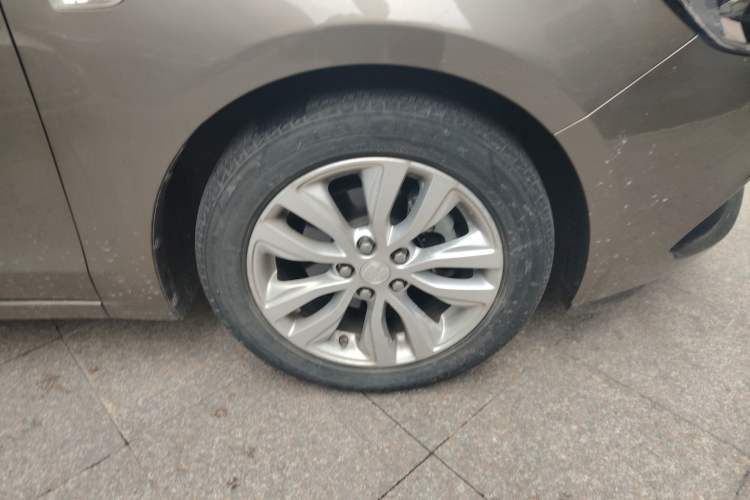 Used Buick GT 2021 Exemplar 1.5L Automatic Elite Version Right Front Wheel Hub