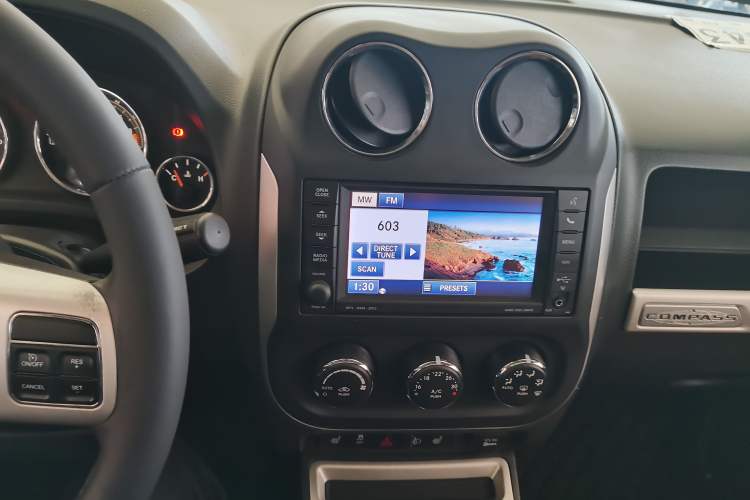 Used Jeep Compass 2014 2.4L four-wheel drive luxury version
