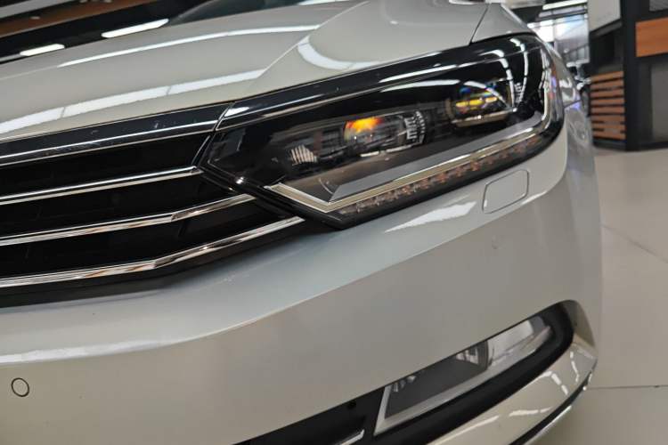 Used Volkswagen Magotan 2018 330TSI DSG Luxury Model Left Front Headlight