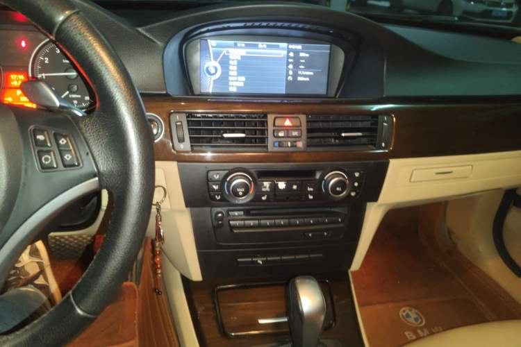Used BMW 3 Series 2010 325i Luxury Model

