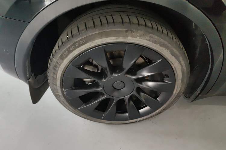 Used Tesla Model Y 2023 Long-Range All-Wheel-Drive Version