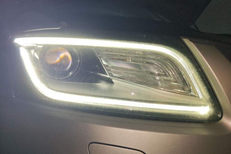 Used Audi Q5 2015 40 TFSI Technology Edition Right Front Headlight