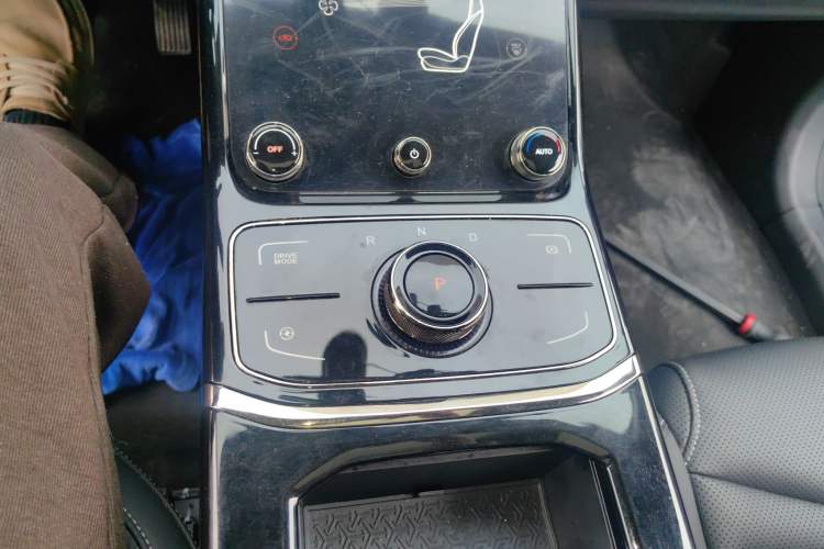 Used NETA U 2022 Zhi 400 Lithium-Nickel-Manganese-Cobalt Energy System Gear Lever