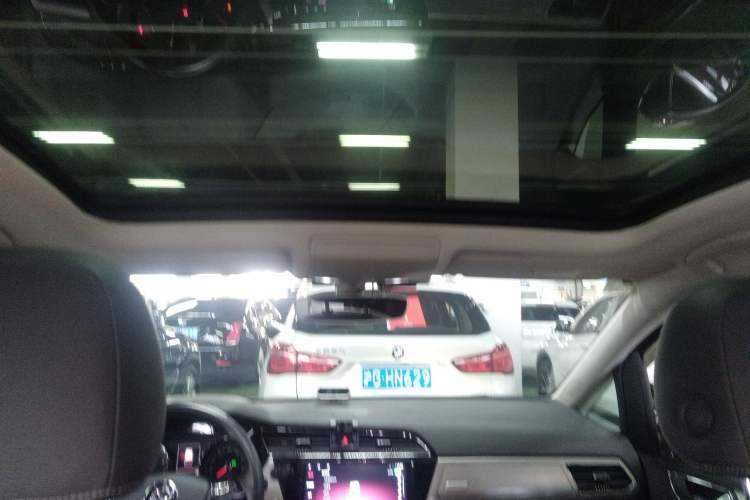 Used Volkswagen Touran 2016 Volkswagen Touran L 330TSI DSG Luxury Edition Headliner