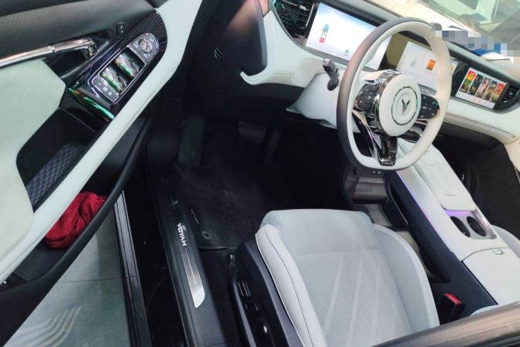 Used VOYAH FREE 2025 318 259 km All-Wheel-Drive Exploration Edition