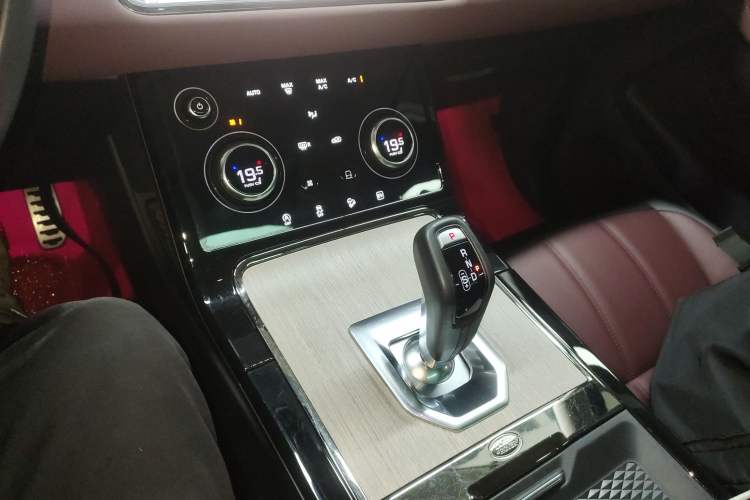 Used Land Rover Range Rover Evoque New Energy 2022 Aurora L P300e Plug-in Hybrid Electric Version
