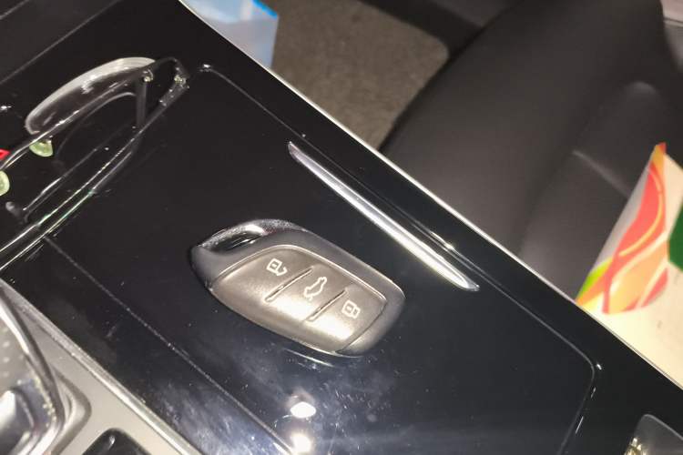 Used Roewe i6 MAX New Energy 2020 1.5T PHEV Cool & Stylish Skyroof Edition Vehicle Key