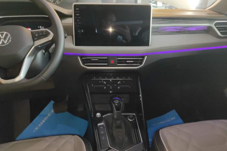 Used Volkswagen Tayron 2023 Revised Version 380TSI All-Wheel Drive R-Line High-Energy Edition Audio And AC Panel