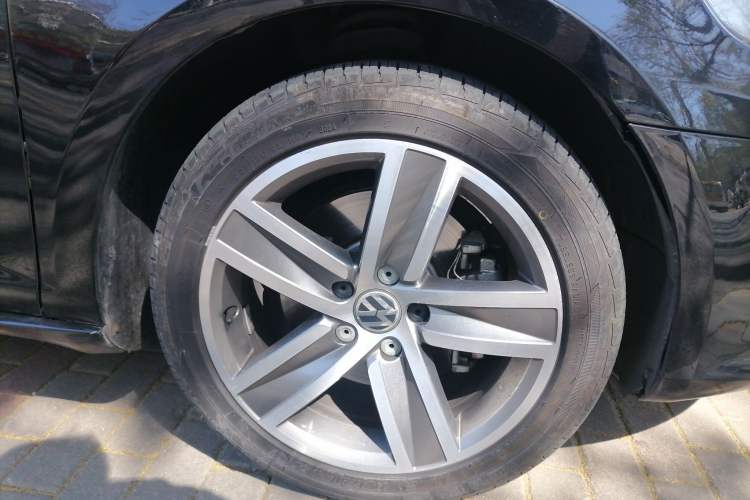 Used Volkswagen FAW-Volkswagen CC 2013 1.8TSI Luxury Model Right Front Wheel Hub