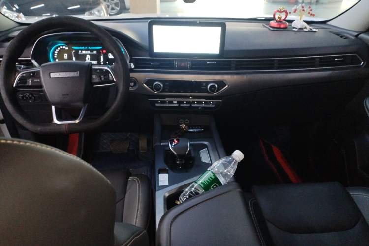 Used Soueast DX8S 2022 1.5T DCT Chieftain Edition 7-Seater Center Console