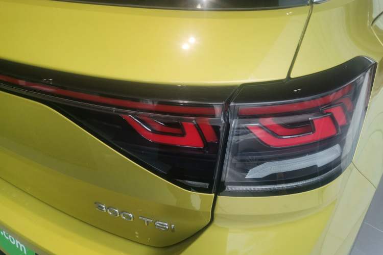 Used Volkswagen T-ROC 2023 300TSI DSG Two-Wheel Drive Starlight Edition