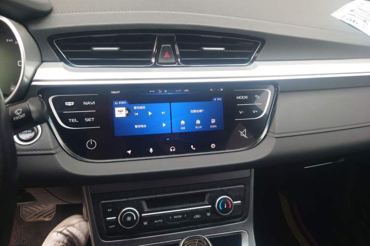 Used Geely Auto Emgrand 2018 1.5L CVT Upward Connect Edition Audio And AC Panel