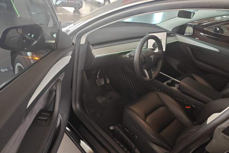 Used Tesla Model Y 2023 Rear-Wheel-Drive Version
