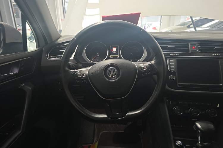 Used Volkswagen Tiguan L 2018 330TSI Automatic Two-Wheel Drive Luxury Edition Steering Wheel