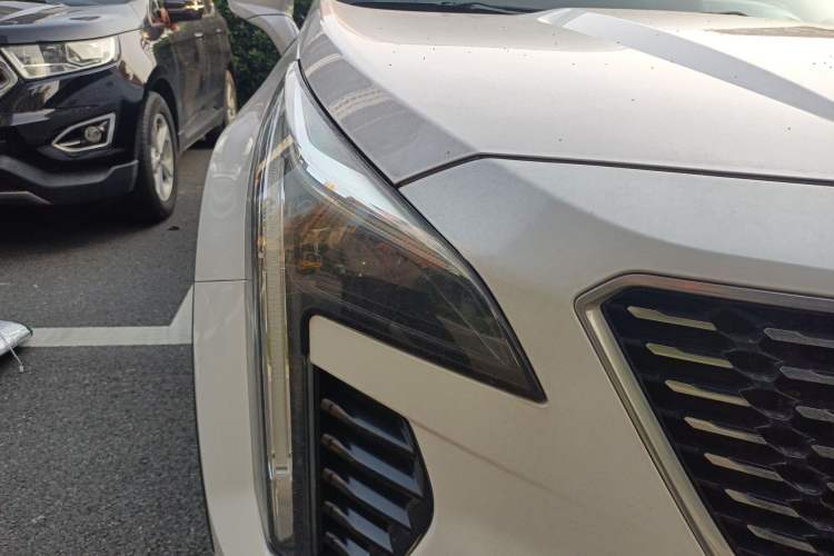 Used Cadillac XT4 2018 28T Two-Wheel Drive Leading Version Right Front Headlight