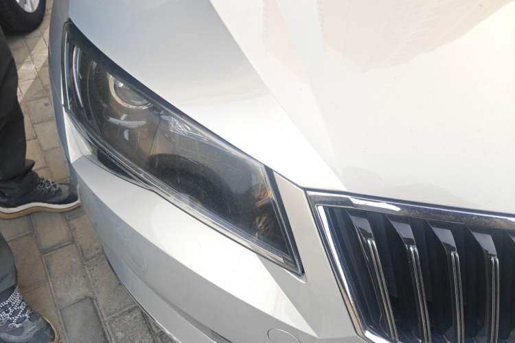 Used Skoda Superb 2018 TSI330 DSG Comfort Edition China V Standard Right Front Headlight