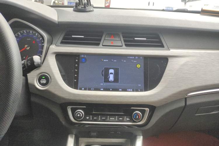 Used Geely Auto Vision X3 2017 1.5L Automatic Luxury Model Audio And AC Panel