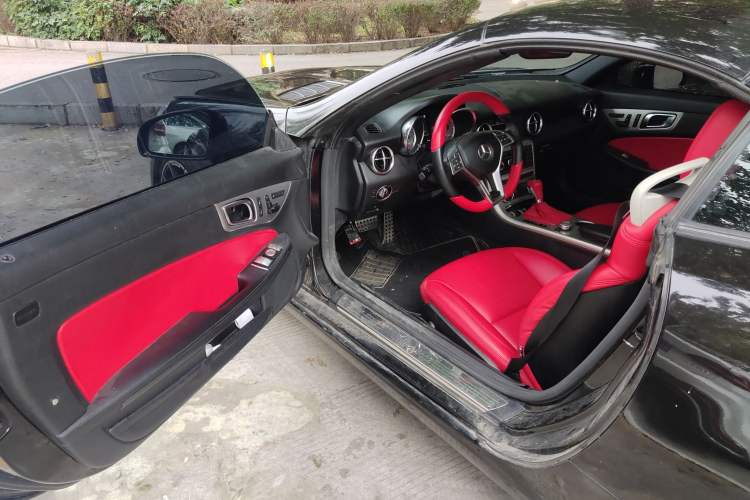 Used Mercedes-Benz SLK-Class 2011 SLK 200 Fashion Model
