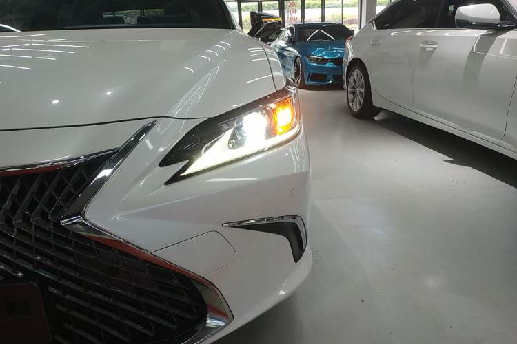 Used Lexus ES 2020 300h Premier Edition