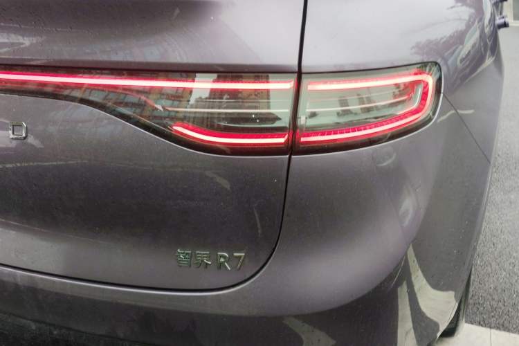 Used Hima Luxeed R7 2024 All-Electric 667 km Max Exterior 3