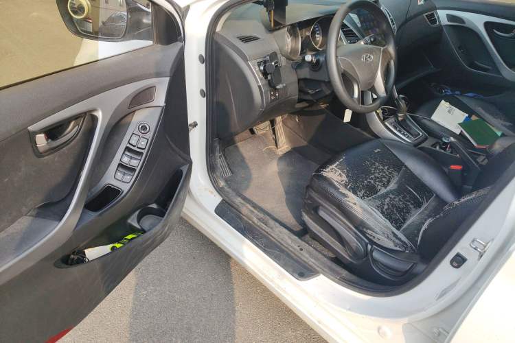 Used Hyundai Elantra (5th Generation / Langdong) 2015 1.6L Automatic Fashion Model