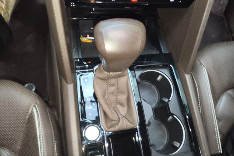 Used Volkswagen Viloran 2020 380TSI Prestige Edition Gear Lever