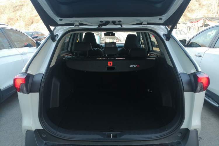 Used Toyota RAV4 2021 Revised Version Dual-Motor Hybrid 2.5L E-CVT 4x4 Elite PLUS Edition Trunk