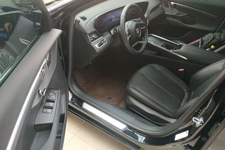 Used Buick LaCrosse 2023 28T Prestige Edition Driver Seat