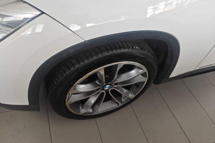 Used BMW X1 2013 sDrive18i Sport Design Package Left Front Wheel Hub