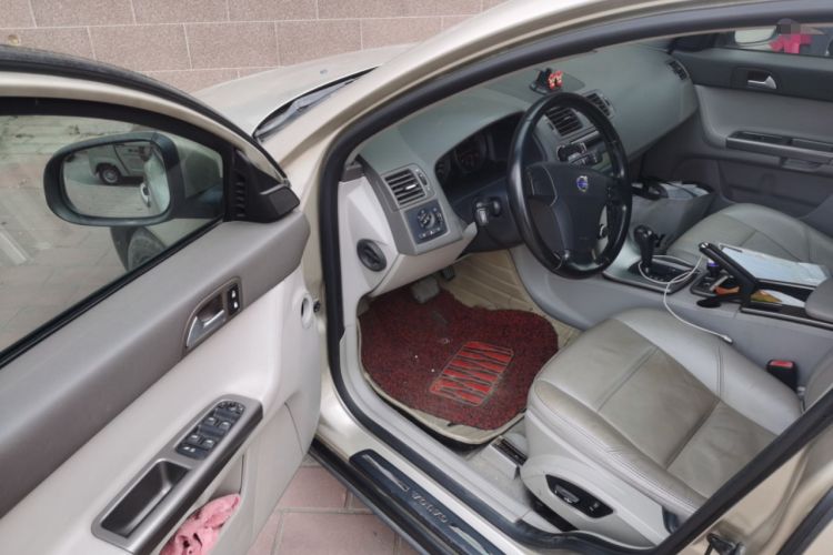 Used Volvo S40 2011 2.0L Automatic ZhiShang Edition
