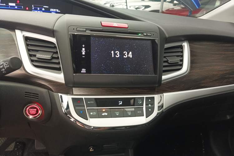 Used Honda Jade 2017 1.8L automatic Comfort version 5 seats
