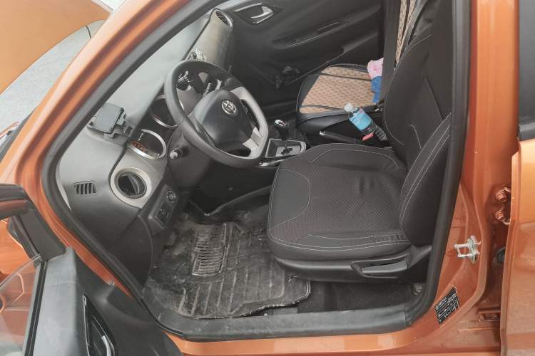 Used Brilliance H220 2014 1.5L AMT Sunroof Version
