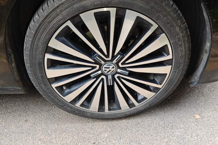 Used Volkswagen Passat 2019 330TSI Luxury Edition China V Standard Right Front Wheel Hub