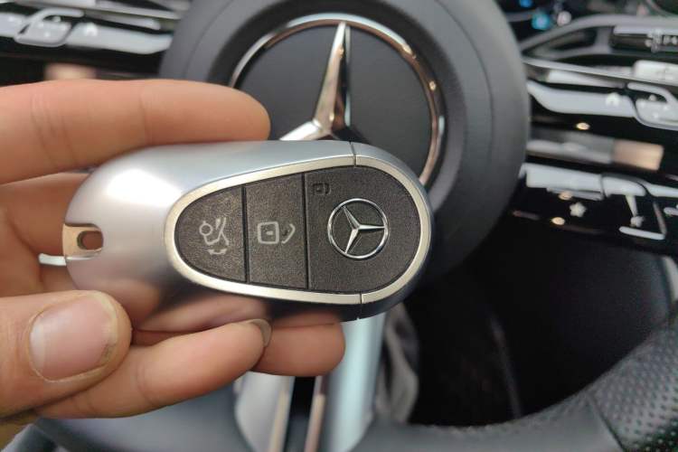 Used Mercedes-Benz C-Class 2023 Second Facelift C 260 L Vehicle Key