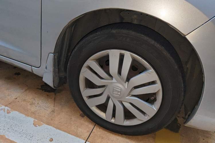 Used Honda Fit 2014 1.5L LX CVT Comfort Model Right Front Wheel Hub