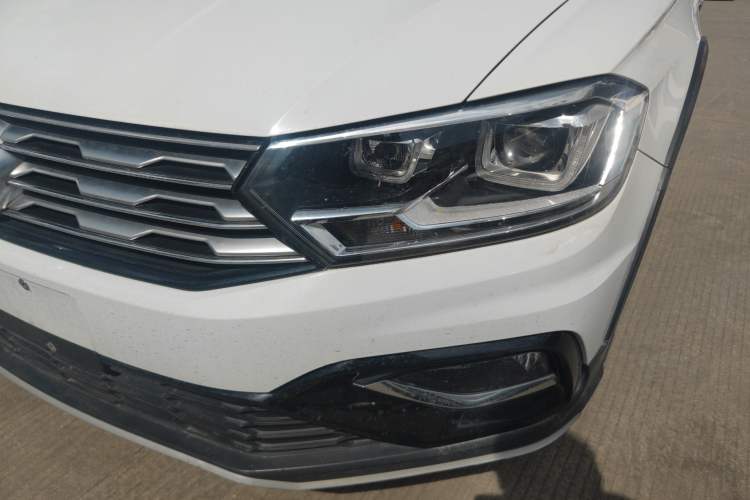 Used Volkswagen C-TREK 2018 1.5L Manual Comfort Model Left Front Headlight