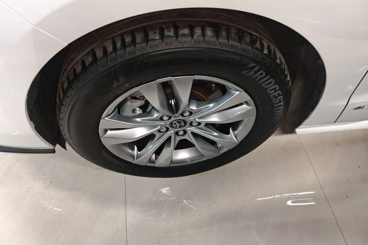 Used Toyota SIENNA 2024 2.5L Hybrid Comfort Edition Left Front Wheel Hub