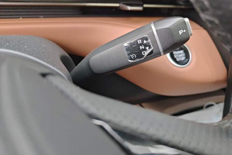 Used CHANGAN NEVO A05 2024 Truly Delicious Version 70" Beyond-Grade Edition Gear Lever