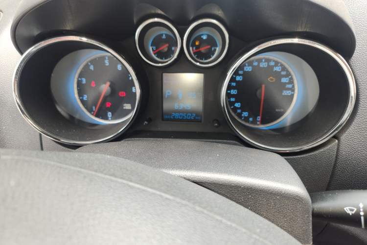 Used CHANGAN CS35 2014 1.6L Automatic Luxury Model China IV Standard Odometer Close Up