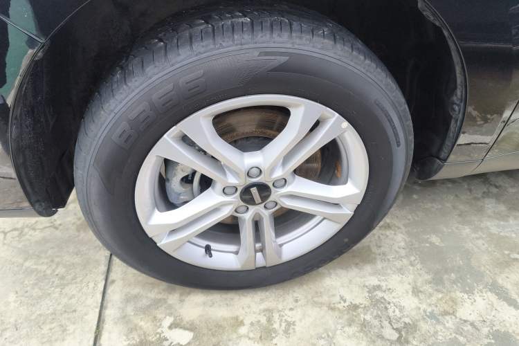 Used Wey VV5 2020 1.5T Two-Wheel Drive Color Pioneer Left Front Wheel Hub