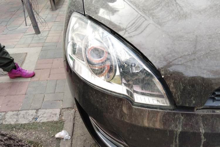 Used Geely Auto GX9 2014 2.4L Automatic Two-Wheel Drive Prestige Version Right Front Headlight